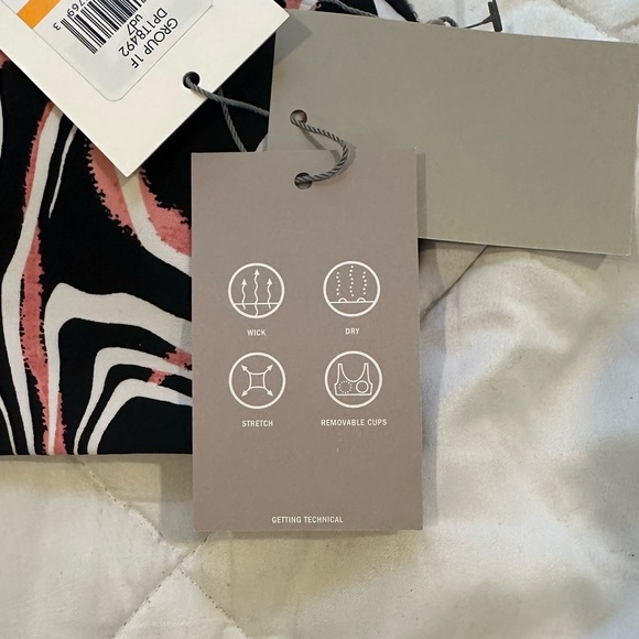 NWT- DKNY Sports Bra!🩷Never Worn!! ✨Size Small - Picture 3 of 6